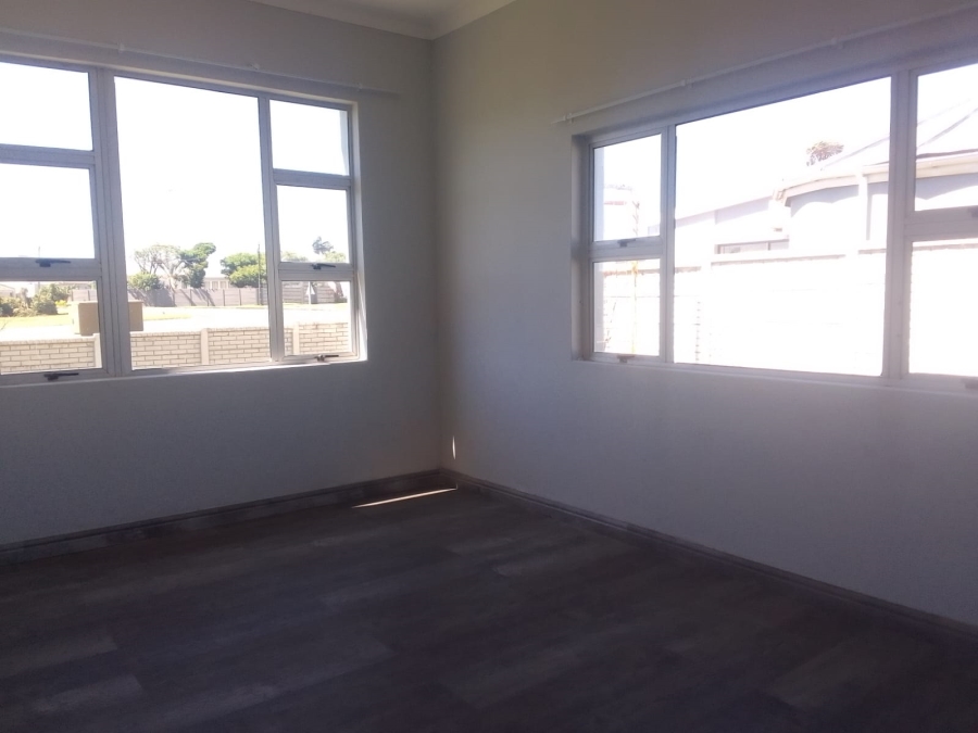 To Let 3 Bedroom Property for Rent in Kidds Beach Eastern Cape